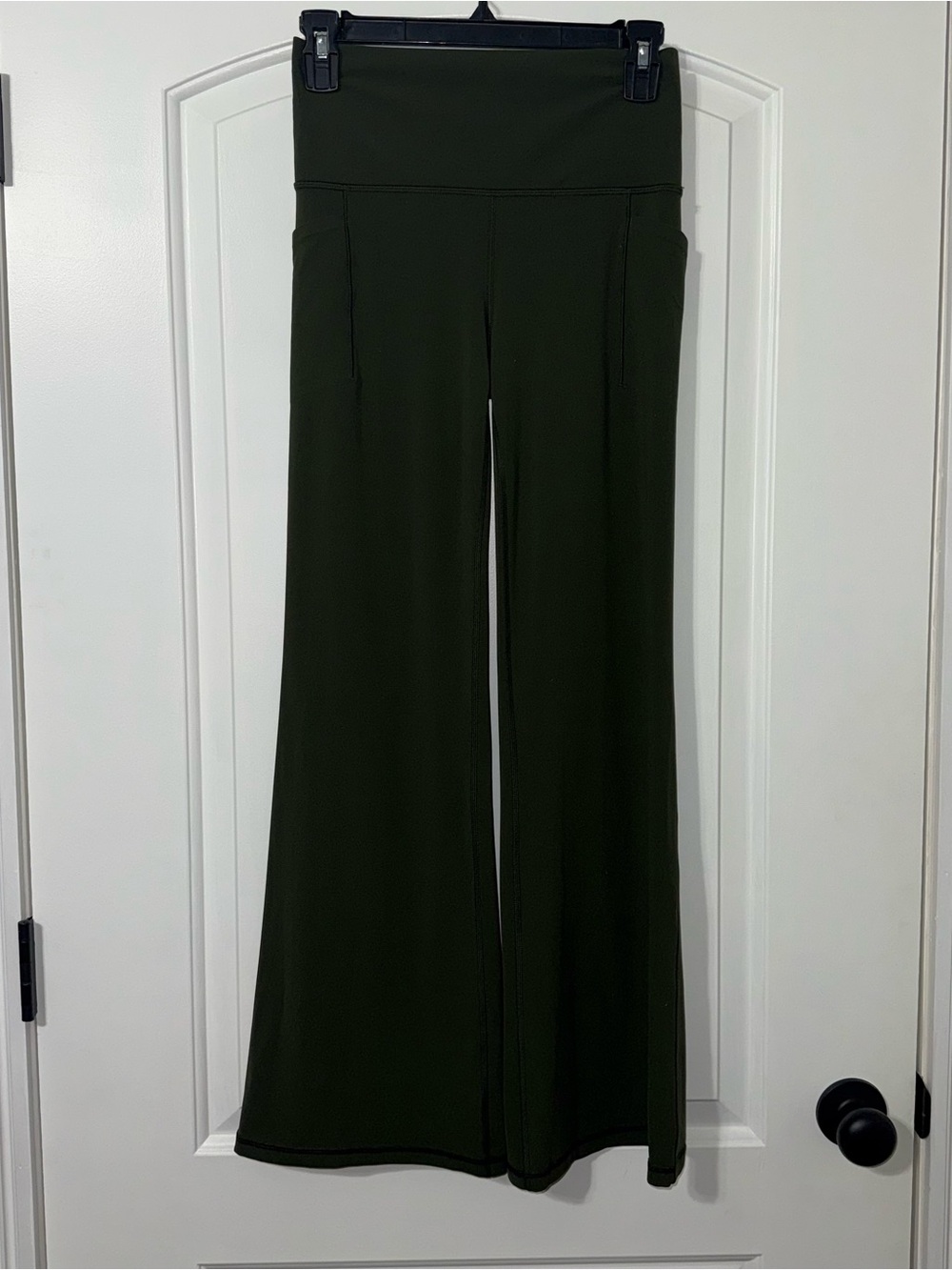 Athleta Salutation Stash Flare Pant Women’s Size Small Green Color